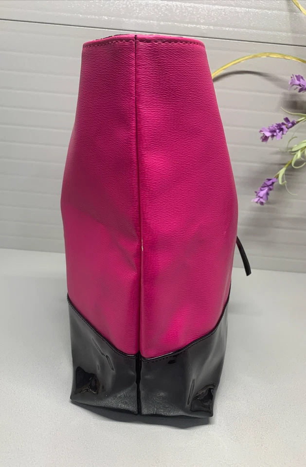 Juicy Couture Glam Pink/Black Glossy Faux Leather Gold Chain Shoulder ToteBag - Image 4 of 4