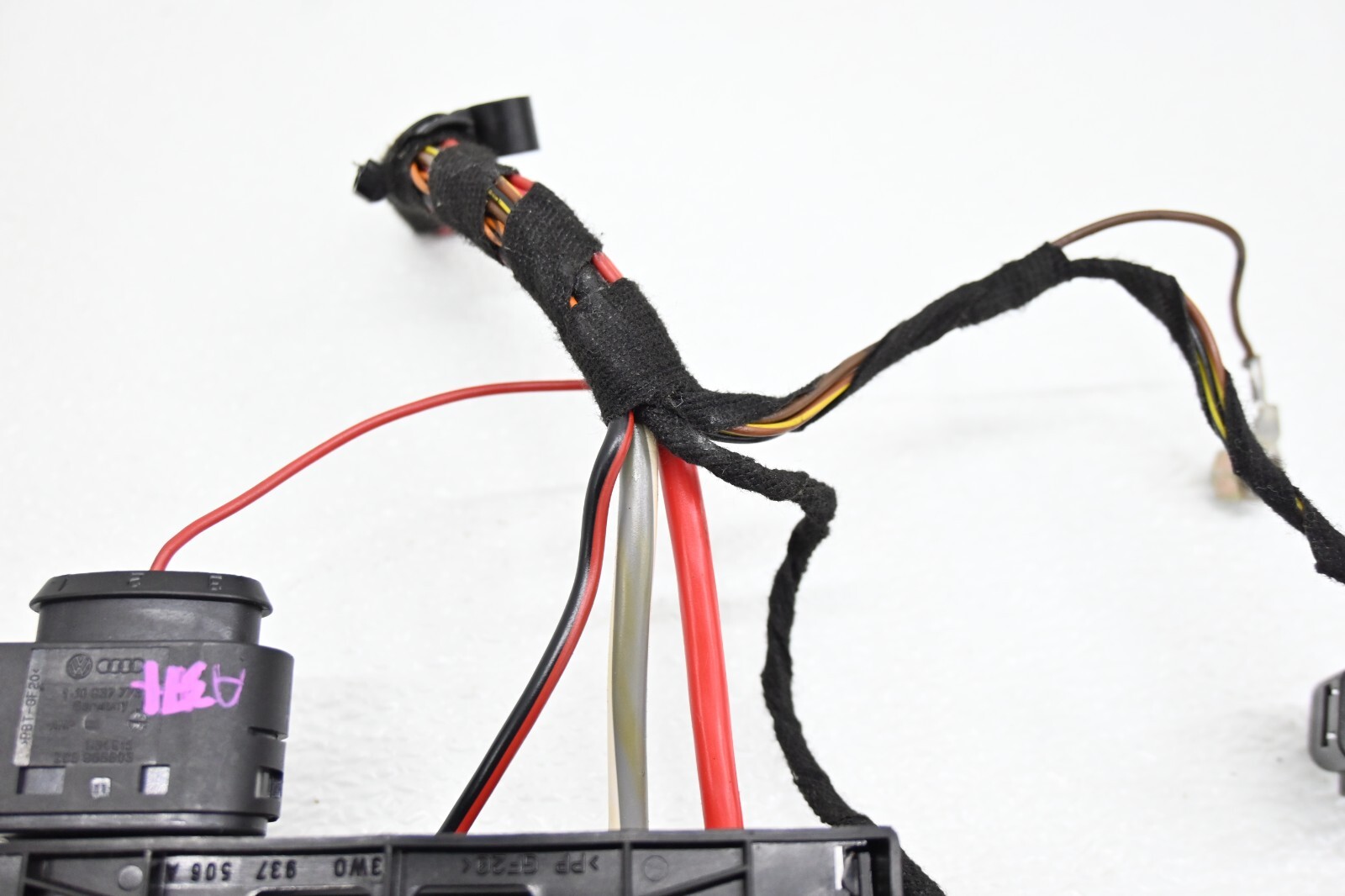 ⭐ 03-12 Bentley Continental Rear Battery Terminal Fuse Relay Box Holder Oem