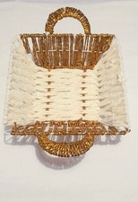 A square gift basket made of paper twine, measuring length 25 cm / width 25 cm /