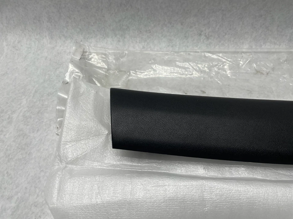 Hyundai Veloster 2012-2016 cubierta de moldura de pilar pasajero derecho OEM 85830-2V100 Foto 2 de 4