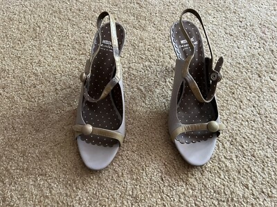 シューズ・サンダルその他 MOSCHINO COUTURE Woman High heel shoes Silver MA10576C0LMC5 61rhLhJDTLL._SY300_QL30_.jpg