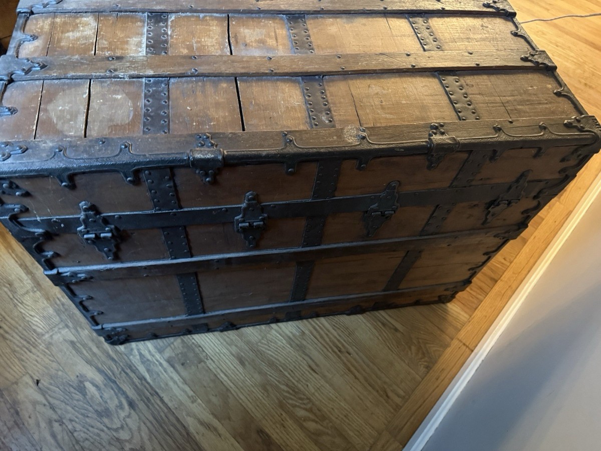 Antique Circa 1907 CA Taylor Trunk Works Chicago NY Flat top