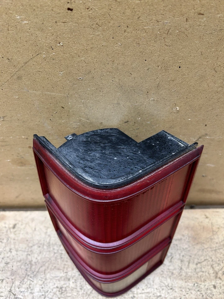 86-92 Jeep Comanche MJ OEM водитель LH задний фонарь левая сторона (очень хорошо!) - Изображение 3 из 4