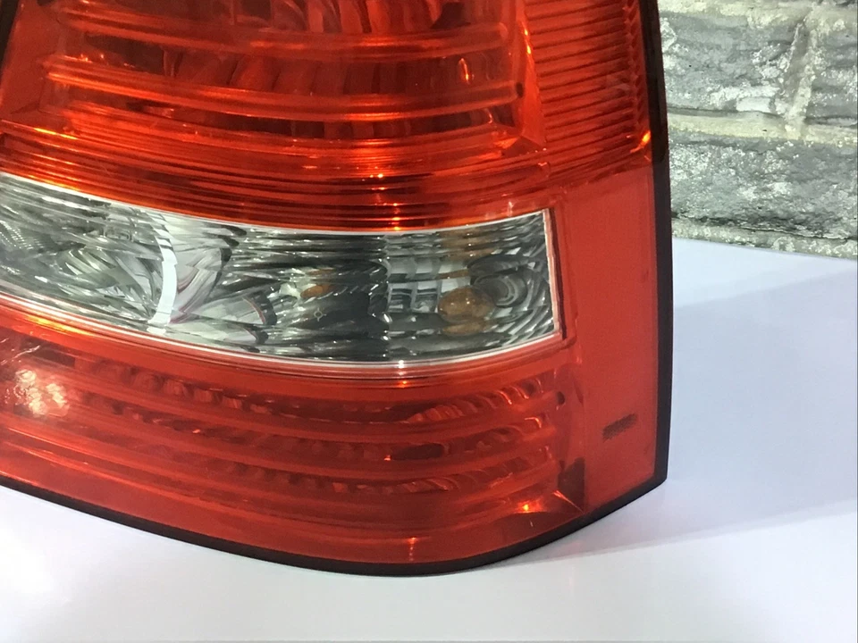 Luz trasera derecha Kia Sorento 2007 2008 2009 (lado del pasajero) OEM Foto 3 de 4