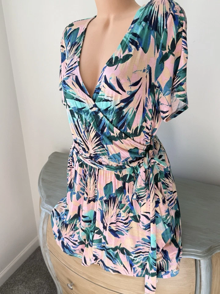 Mameluco para mujer Super Soft By Torrid talla 00 M-L pantalones cortos tropicales florales manga corta Foto 2 de 4