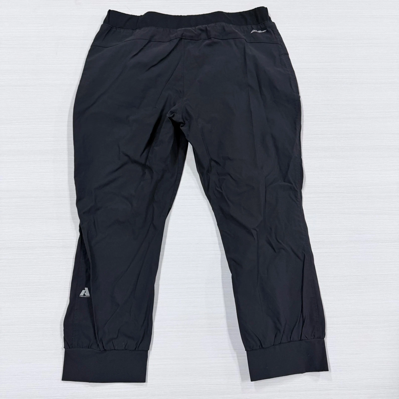 Eddie Bauer First Ascent Womens Black Hiking Capri Pants Zipper Pockets 14
Opens in a new window or