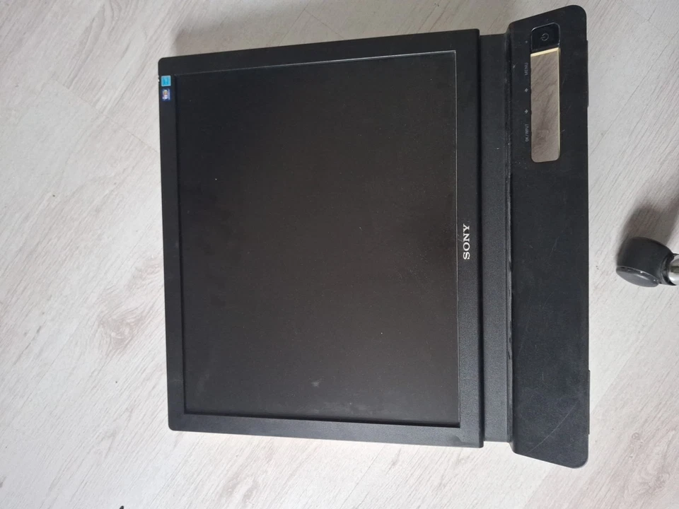 Sony SDM-E96D TFT LCD COLOR Monitor - Bild 2 von 4