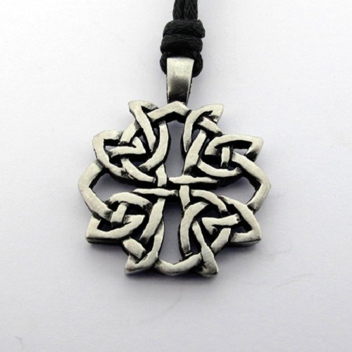 Pendentif Hippocampe stylisé sur cordon Pendentif Hippocampe stylisé sur cordon
