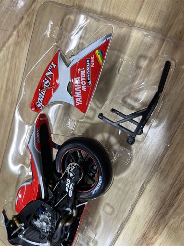 Minichamps 1/12 ScalRuben Xaus . Yamaha YZR-M1. Fortuna Yamaha team. MotoGP 2005 - Picture 14 of 19