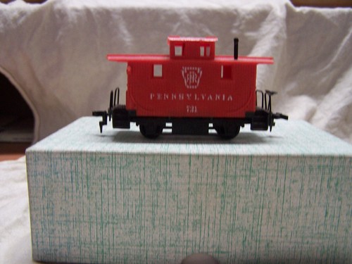 Mantua HO Scale Bobber Caboose PRR(RTR) - Picture 17 of 18