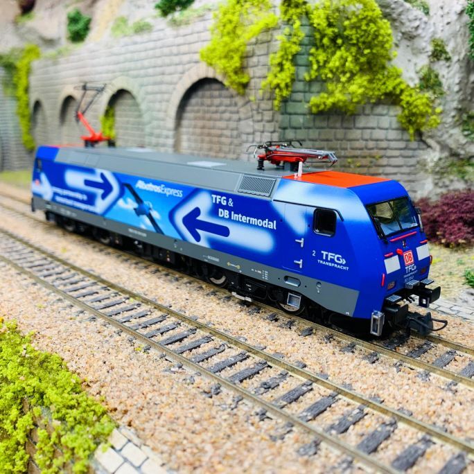 Locomotive électrique 152 135-0 DB AG Digital son Ep VI ROCO 73168 HO 1/87