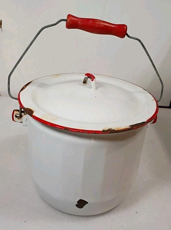 VINTAGE ANTIQUE ENAMEL CHAMBER POT WHITE WITH RED TRIM HAS LID AND WOOD HANDLE