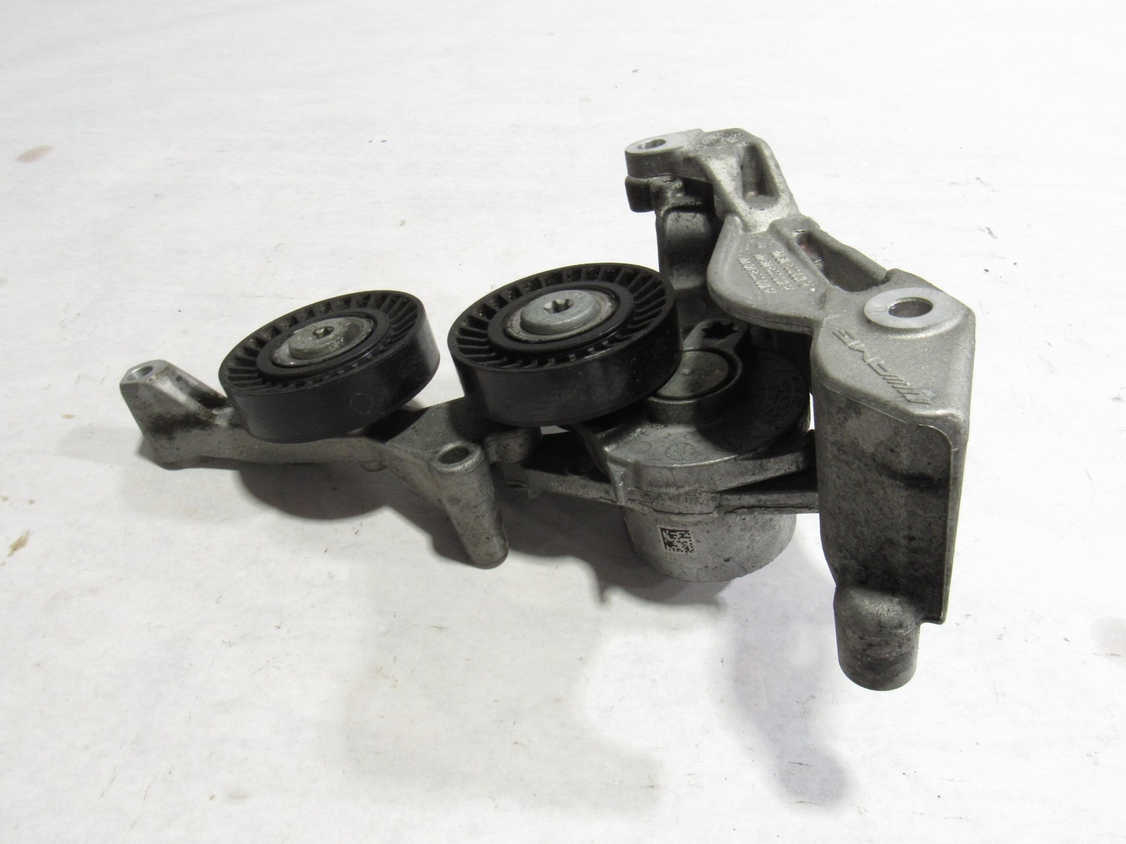 18-21 Aston Martin Vantage 2019 4.0L AWD Engine Belt Tensioner Pulley Bracket :O