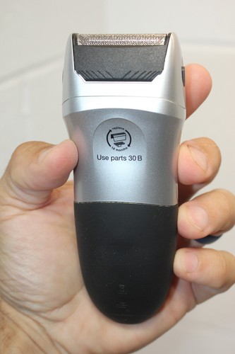 BRAUN Series 3 340 rasoio/tagliabordi uomo senza fili ricaricabile PULITO! Usato in ottime condizioni! 5742 - Foto 7 di 13