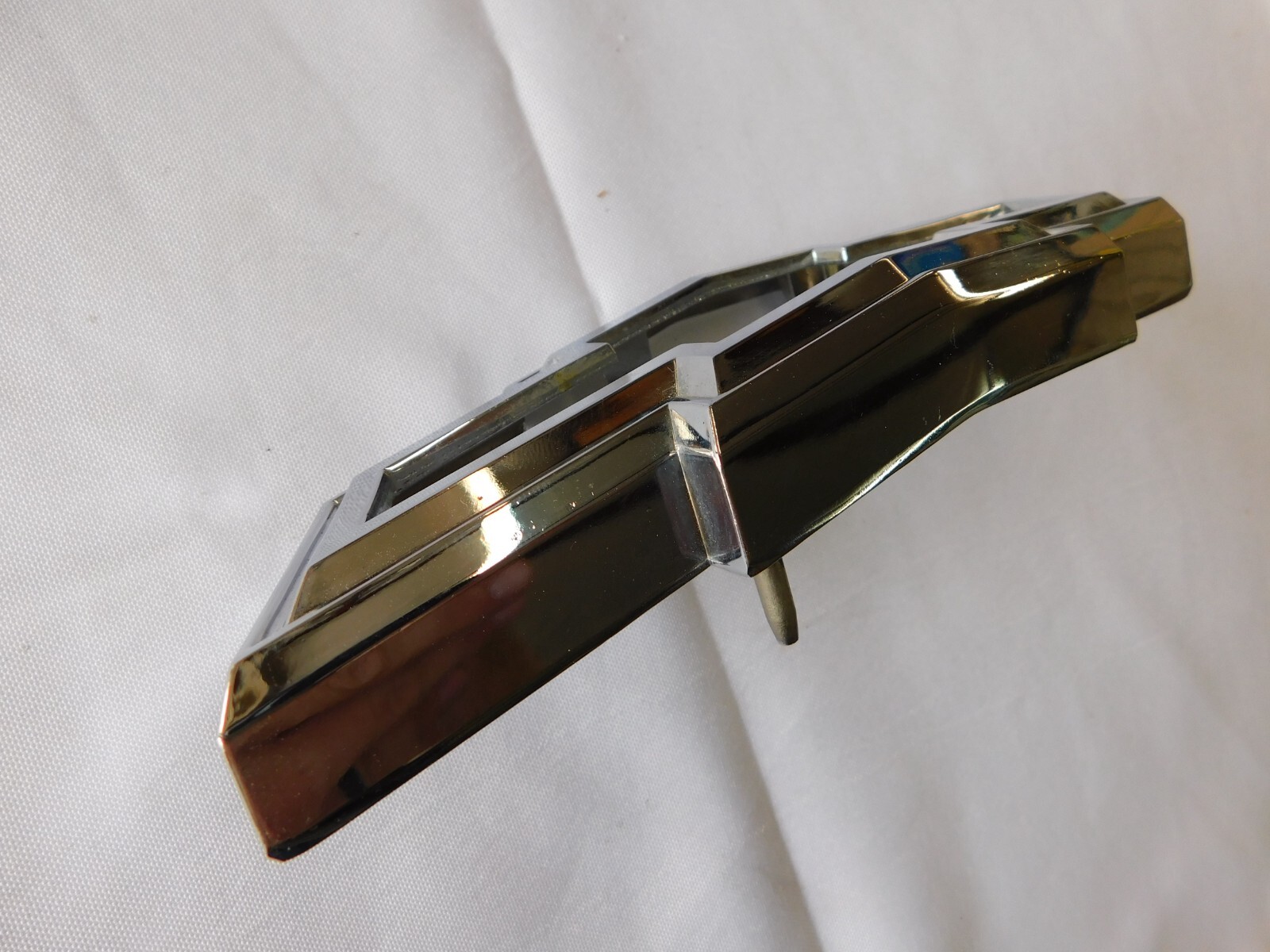 71 Chevrolet Pickup Truck Grille Grill Bowtie Emblem 3990740 for 