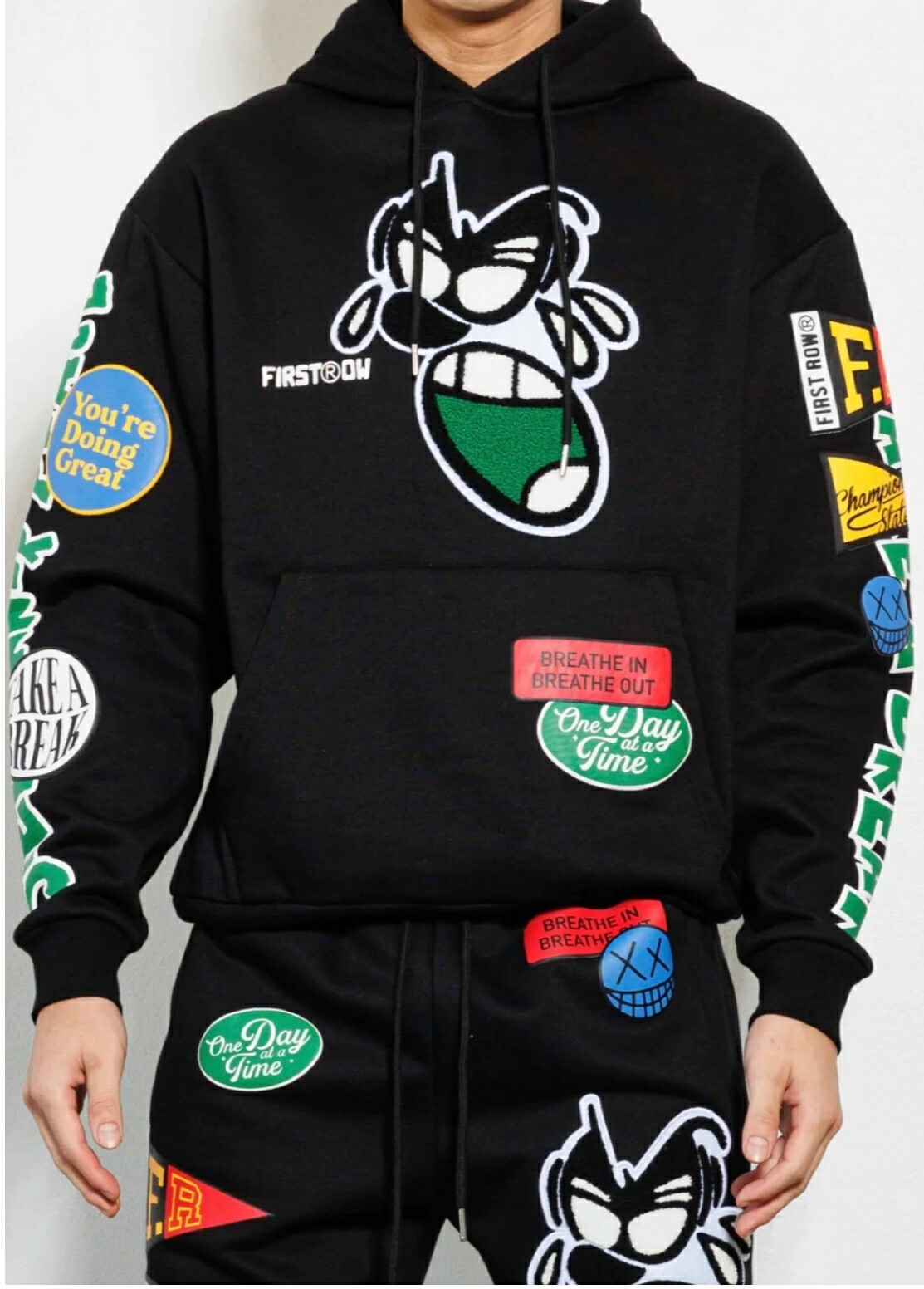 Felpa con cappuccio pullover nera prima fila da uomo ricamata Seek Inner Peace nuova