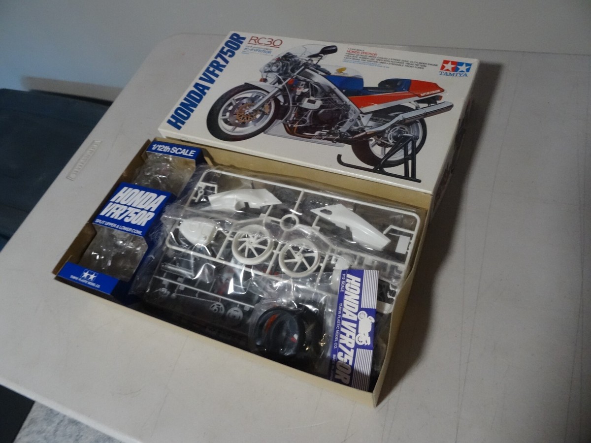 NEW VTG Tamiya 1/12 Scale Motorcycle Model Kit Honda VFR750R