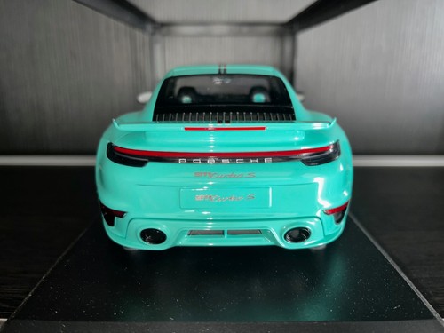 1/18 Minichamps Porsche 911 992 Turbo S 20th Anniversary Green Diecast Model Car - Picture 11 of 13
