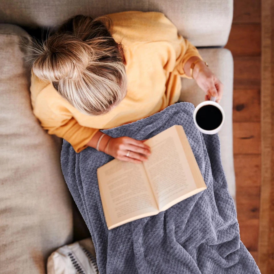 Coperta Flanella Poliestere Microfibra 300 gmq Twin Size Viola Chiaro 150x200cm - Immagine 4 di 4