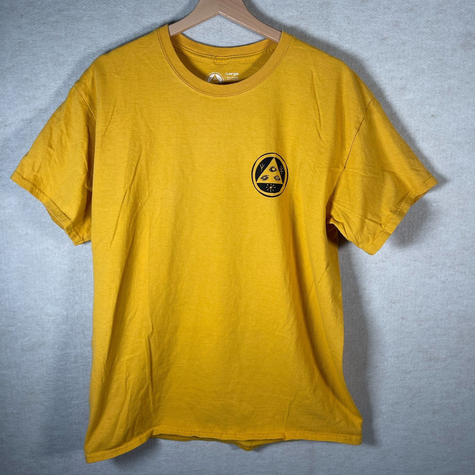 Welcome Skateboards Shark Graphic T Shirt Mens Large Yellow Streetwear Tee