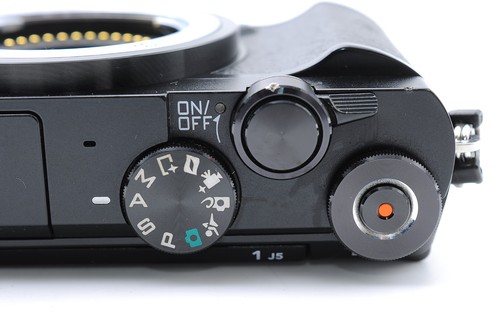 Near Mint Nikon 1 J5 20.8MP Spiegellose Digitalkamera Body Schwarz mit Ladegerät - Bild 14 von 24