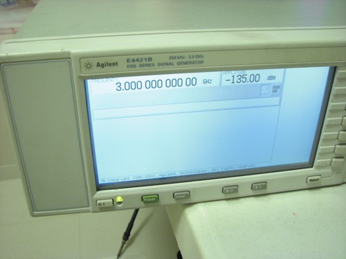 HP Agilent E4421B 3 GHz ESG Signal Generator w/ Opt 1EM - 第 1/10 張圖片
