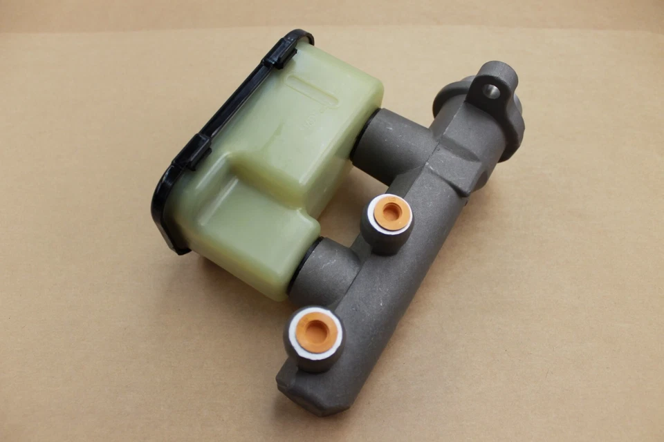 Cilindro maestro de freno Mopar genuino con depósito para Dodge Ram 1500 1994-1996 Foto 3 de 4