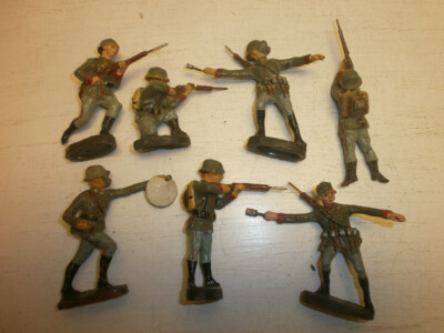 7. Set of 7 old Hausser Elastolin toy soldiers fighting at 7cm