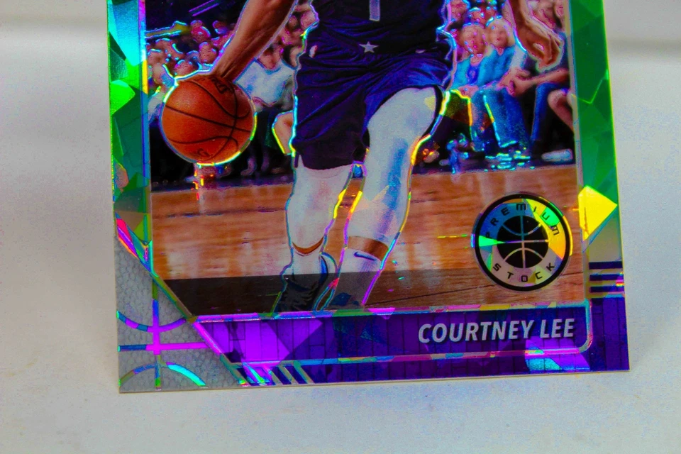 Tarjeta Courtney Lee 2019-20 NBA Hoops Premium Green Cracked Ice Prizm 43 Mavericks Foto 4 de 4