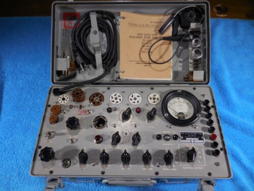 Vintage TV-7/A/U Military Tube Tester  Refurbished WORKS GREAT! - Afbeelding 1 van 12