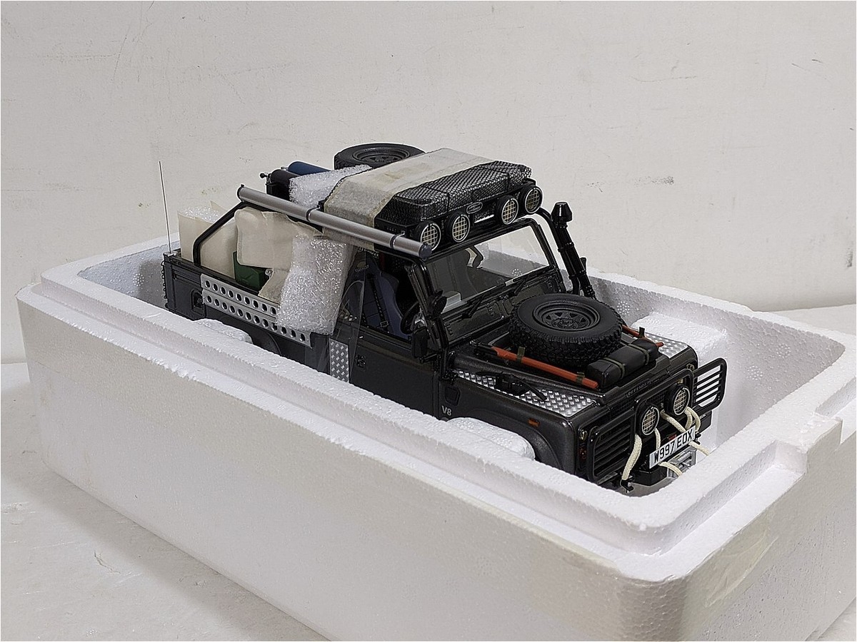 KYOSHO 1/18 Land Rover Tomb Raider Defender Movie Edition Model
