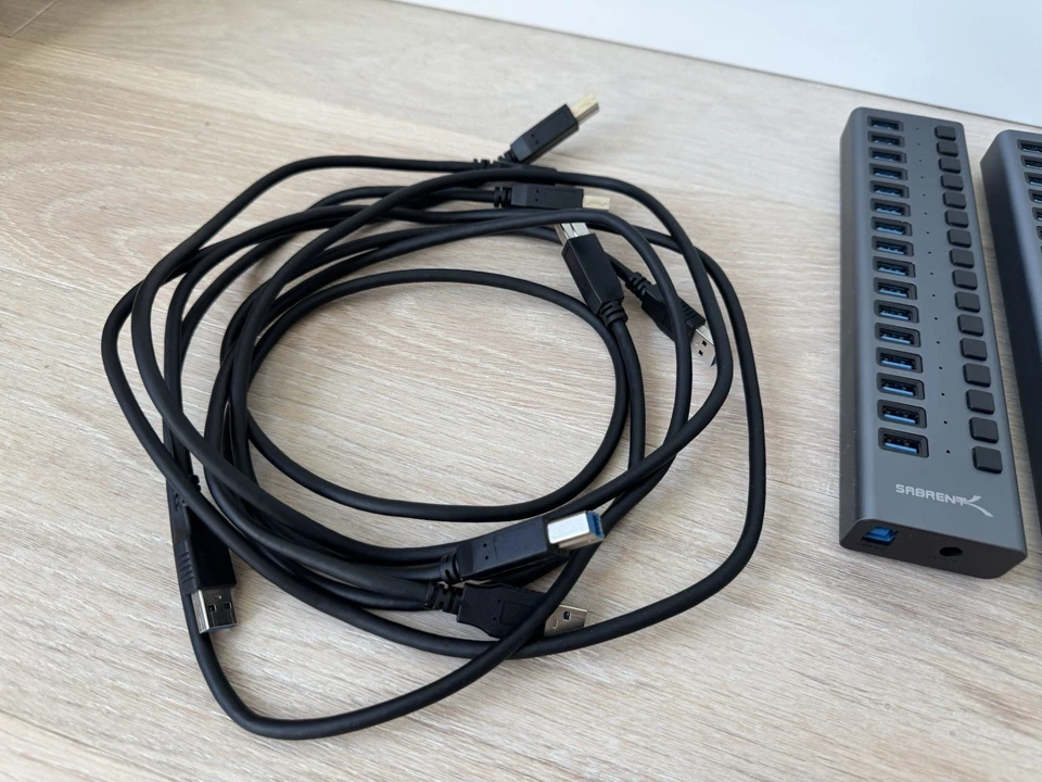 HUB de dados Sabrent 16 portas USB 3.0 e carregador com switches individuais (90 Watts) - Imagem 2 de 4