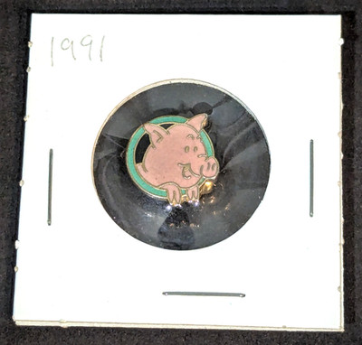 Vintage 1991 Puyallup Fair Tiny 1/2'' Miniature Enamel Lapel Hat Pin Smiling Pig
