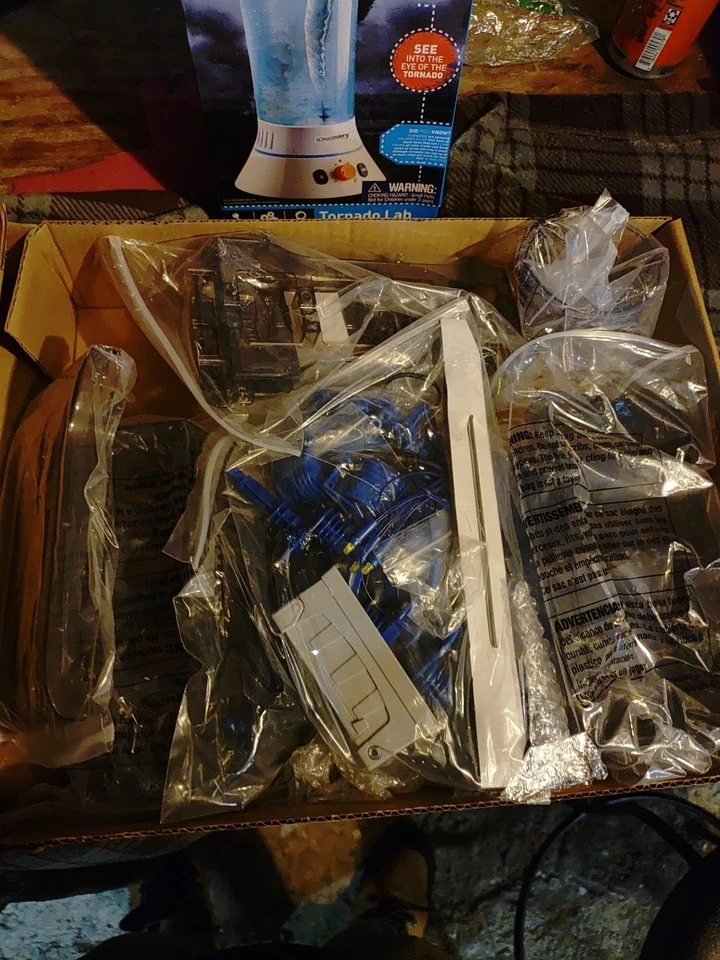 Lote de tres juguetes Discovery Channel excelente estado Foto 3 de 4