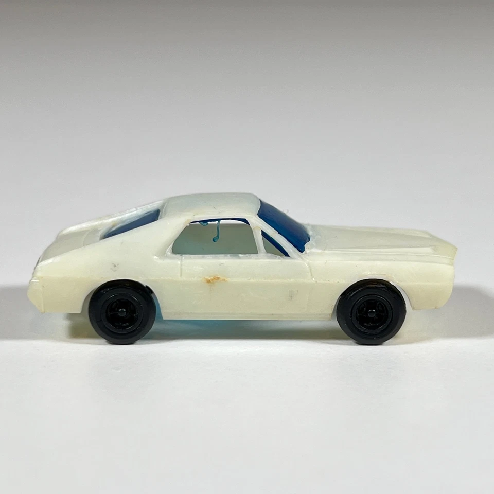 Coche de juguete de plástico vintage Tyco Chevy Camaro blanco de 2" escala HO de Hong Kong Foto 4 de 4