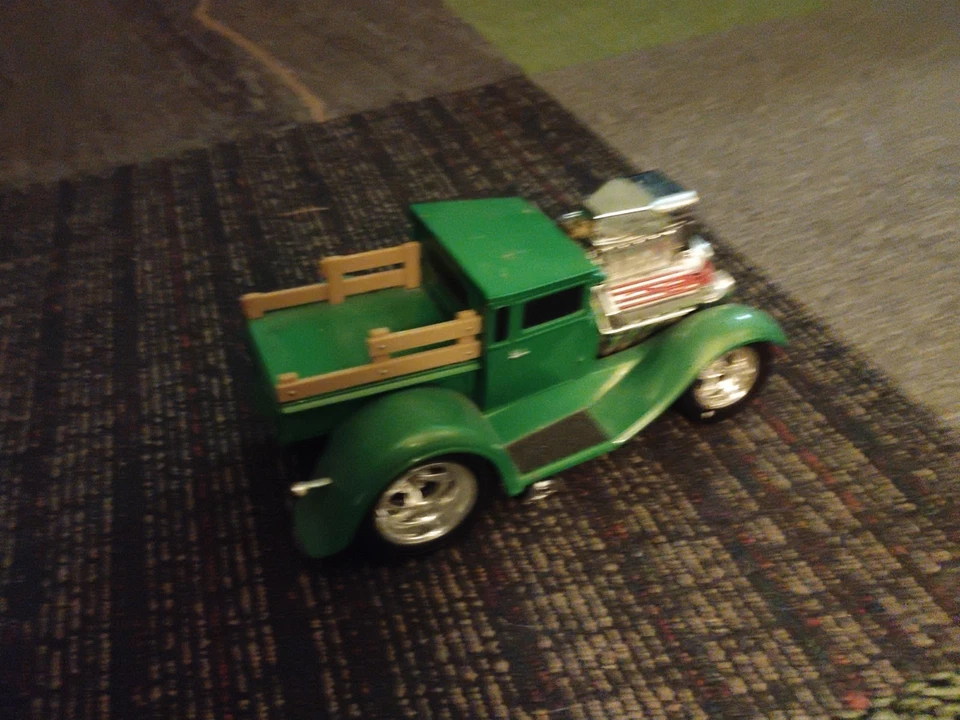 Ford Muscle Machines 2002 Funlines verde muscle car John Deere Foto 2 de 3