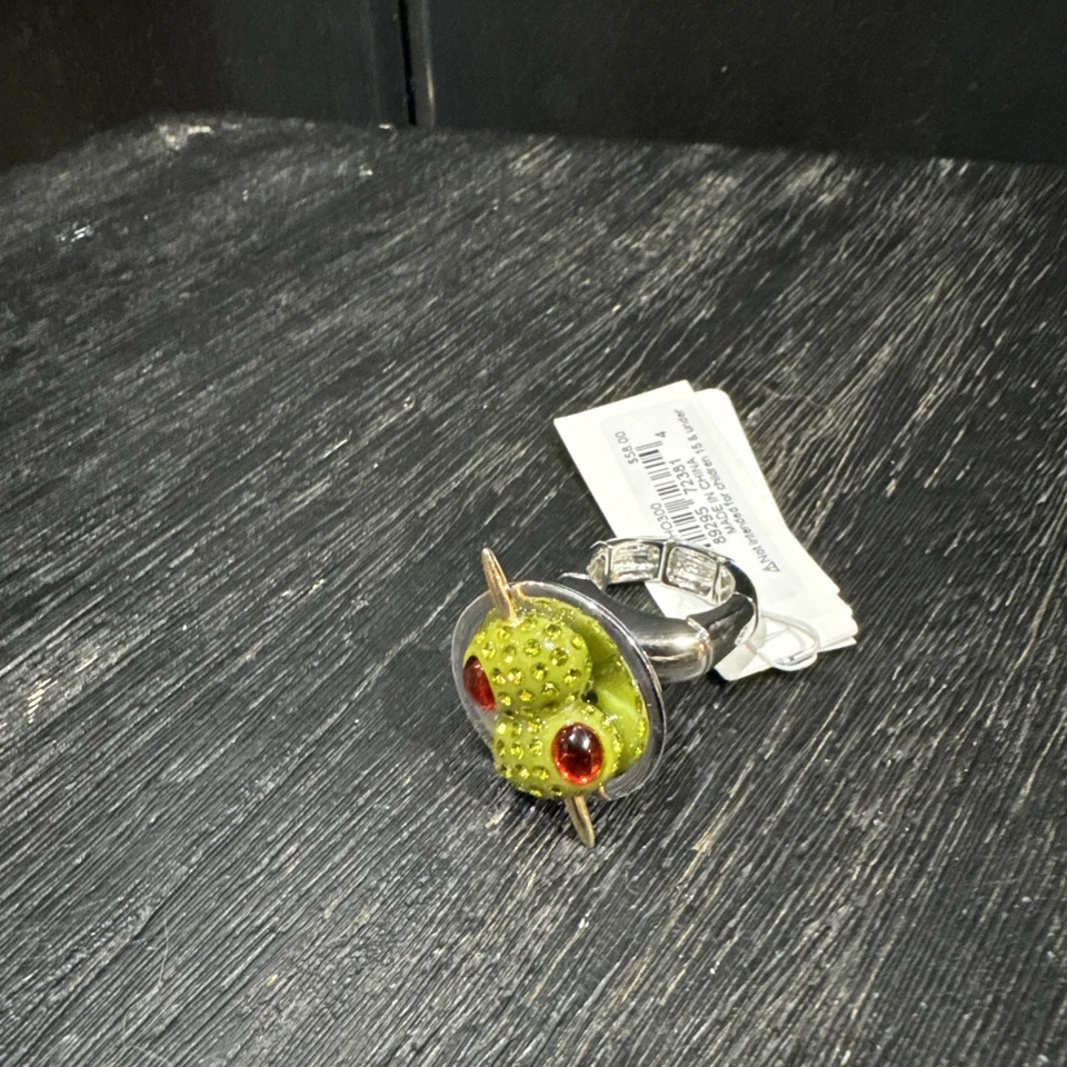 Vaso de Martini Betsey Johnson con anillo de cóctel de cristal de aceitunas verdes elástico NUEVO Foto 4 de 4