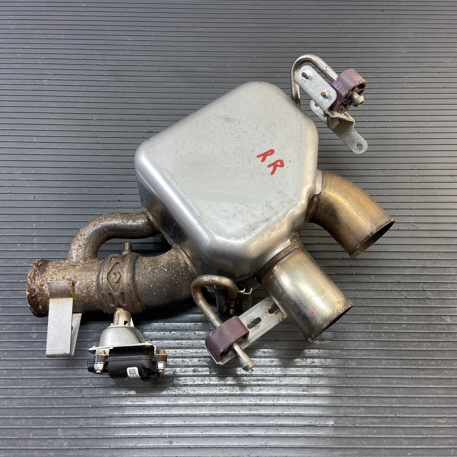 2018-2020 Ferrari Portofino F164 Rear Right Exhaust Muffler 760990 10k Miles OEM