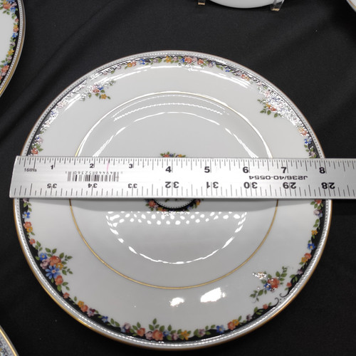 Wedgwood Osborne R4699 5 Piece Place Setting Service for 4 (20 Pieces) - Picture 23 of 24