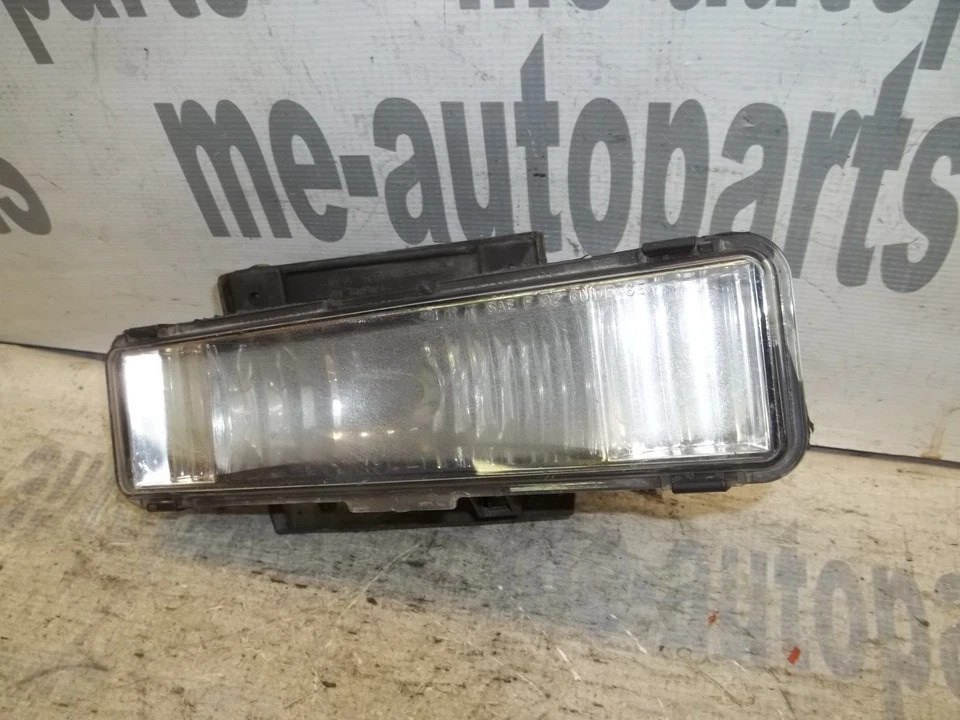 1996-2002 Cadillac Eldorado Right Passenger Front Fog Light Lamp w/ Bracket OEM - Image 2 of 4