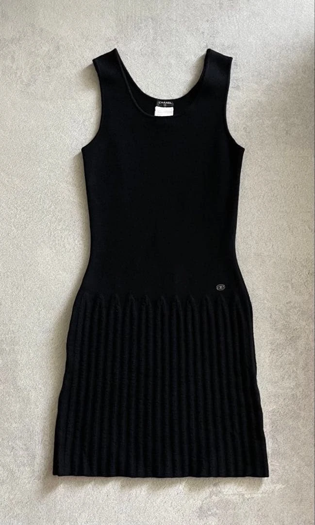 Chanel — CHANEL Black Wool Rib Knit Sleeveless Bodycon Dress Size 34  SR2107