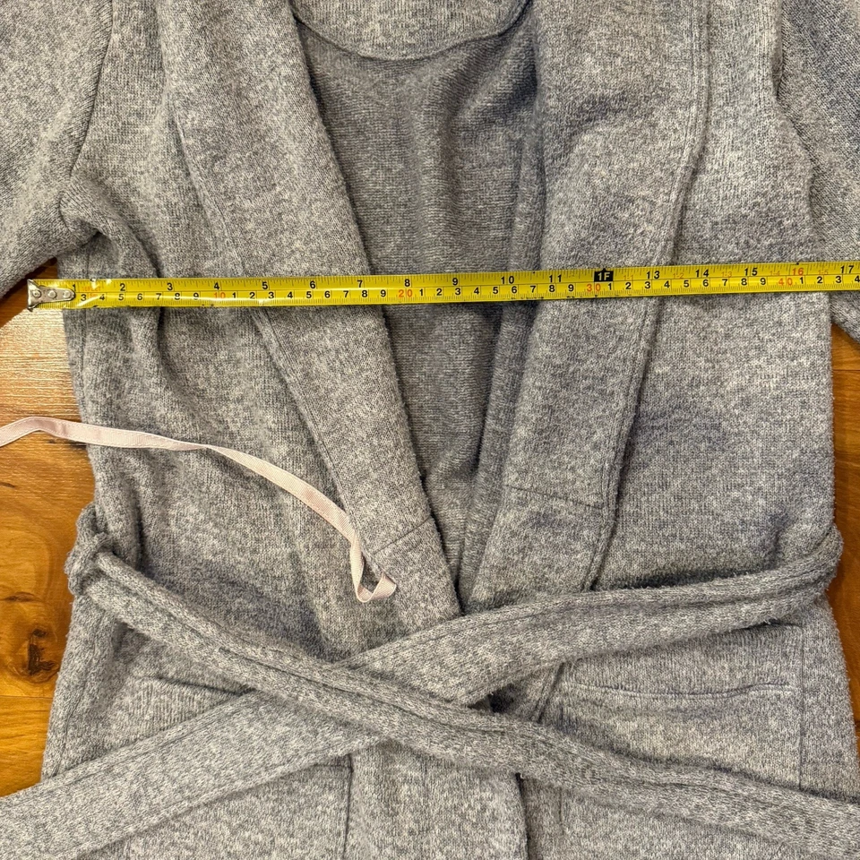 Bata de tela de rizo Victoria’s Secret gris talla mediana suave cálida con cinturón Foto 3 de 4