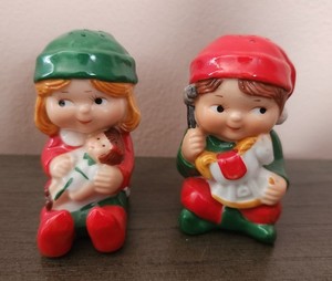 Vintage Avon Christmas Elf Children Holding Toys Salt & Pepper -1983