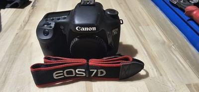 Canon EOS 7D 18MP Digital SLR Camera 3155