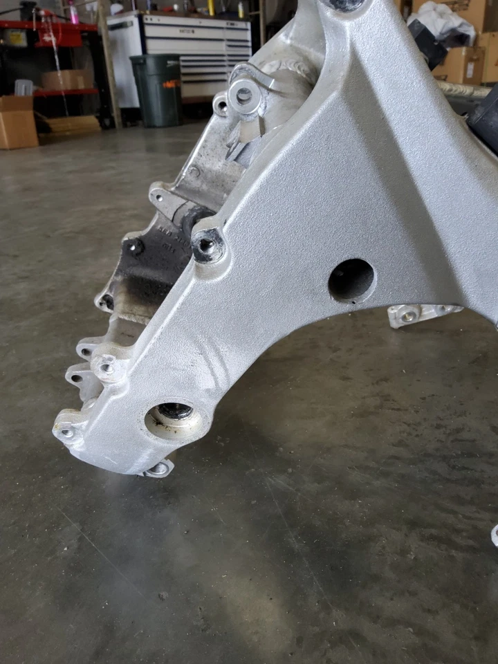 99 99-02 Yamaha YZF-R6 YZFR6 1999 cuadro principal chasis *solo BOS* Foto 2 de 4