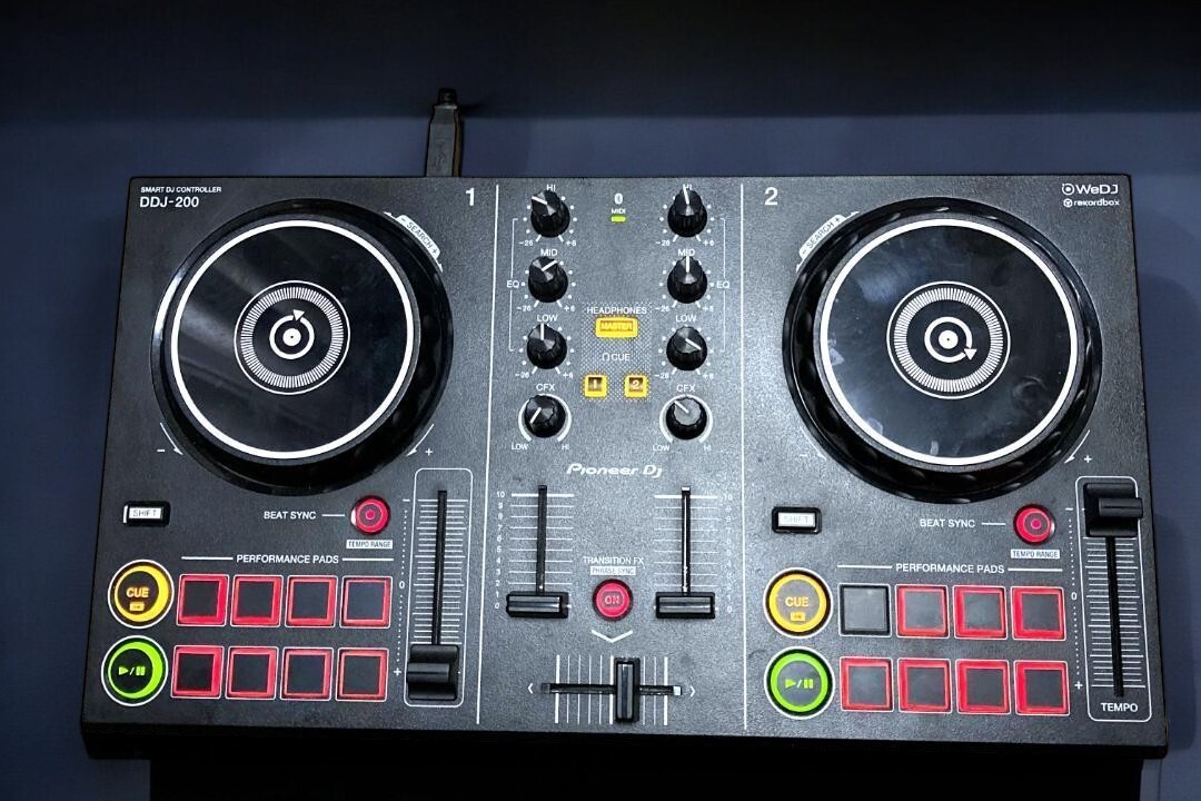 Pioneer DDJ-200 Portable PC/Mac DJ Controller Tested/working