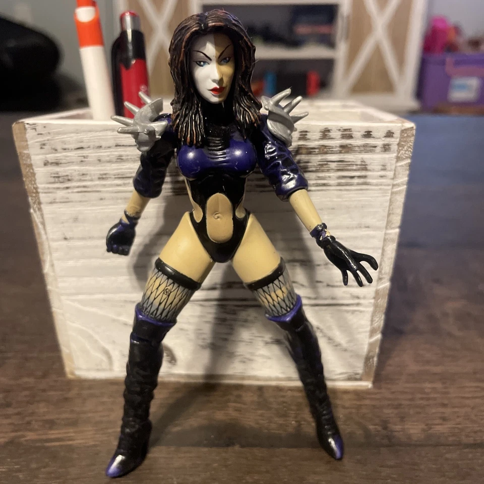 Figura de acción suelta Toy Biz Marvel The Vault Typhoid Mary 1998 Foto 2 de 3