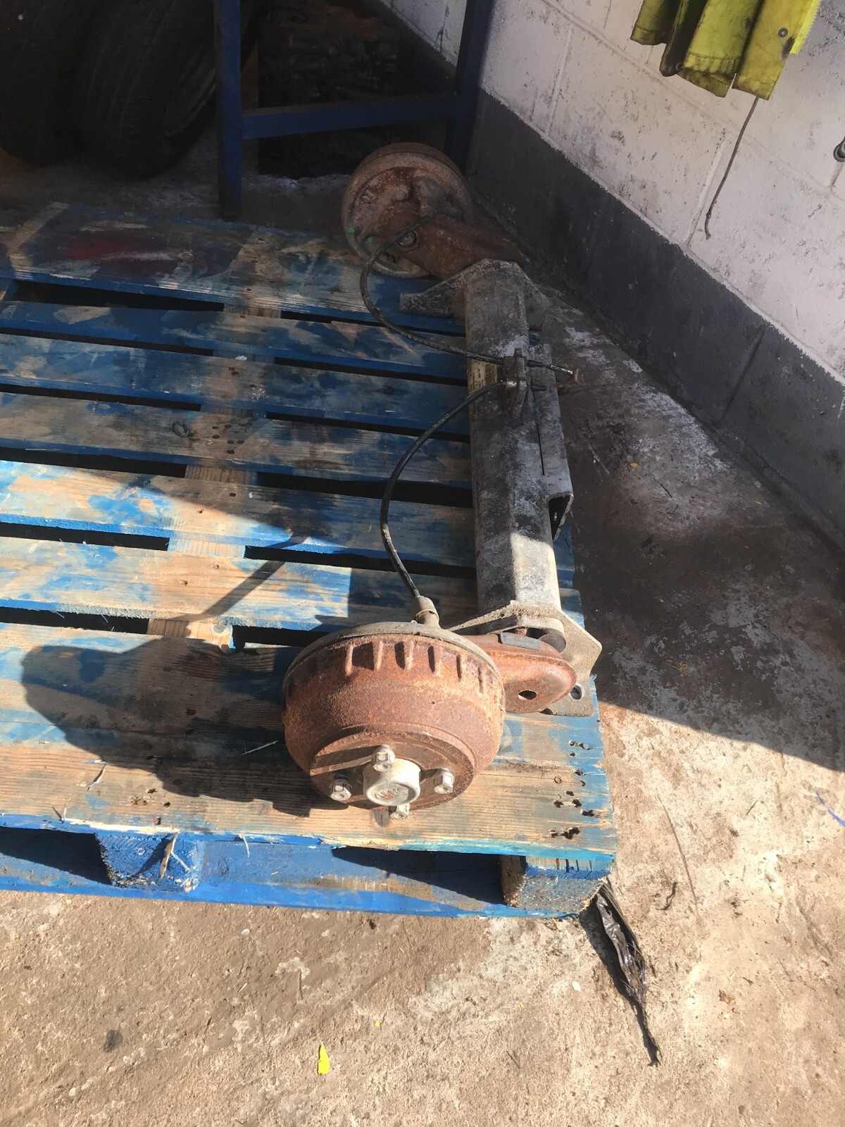 ALKO B12003 braked trailer axle / 4 stud X SMC TL90 tower light.....£