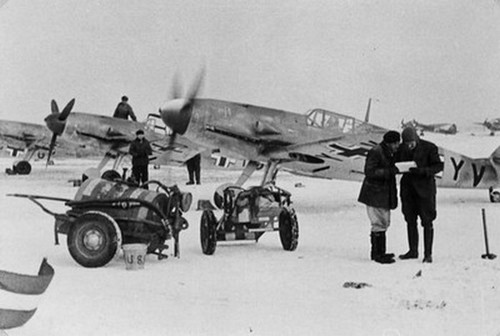 1/48 Messerschmitt Bf 109F-4 with German Luftwaffe ICM 48804 Plastic Model kit - Picture 14 of 14