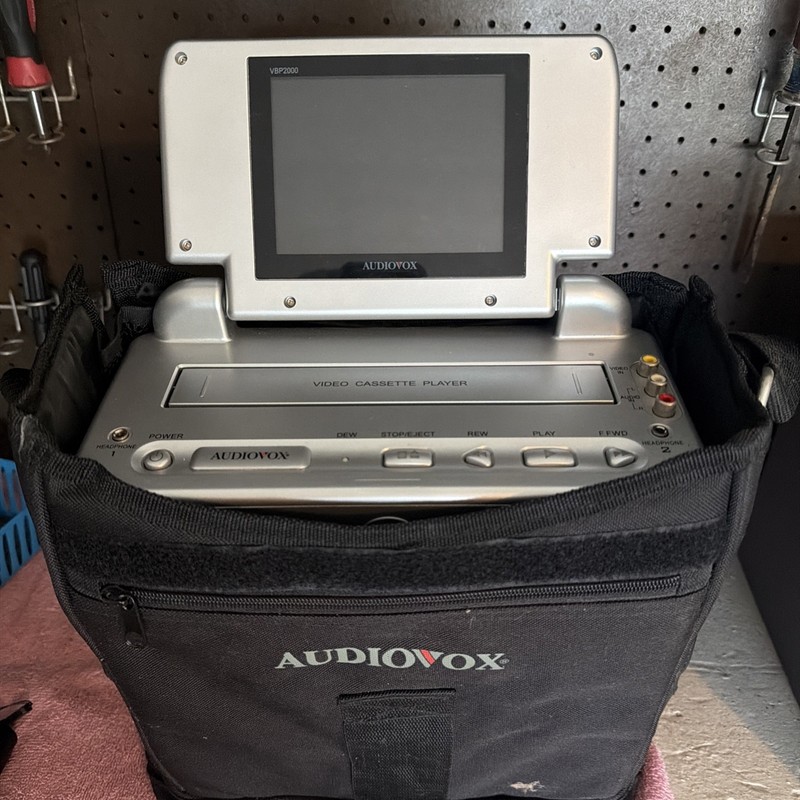 Audiovox VBP2000 Portable VHS VCR Player 5" LCD Screen w/ Bag. Tested Working